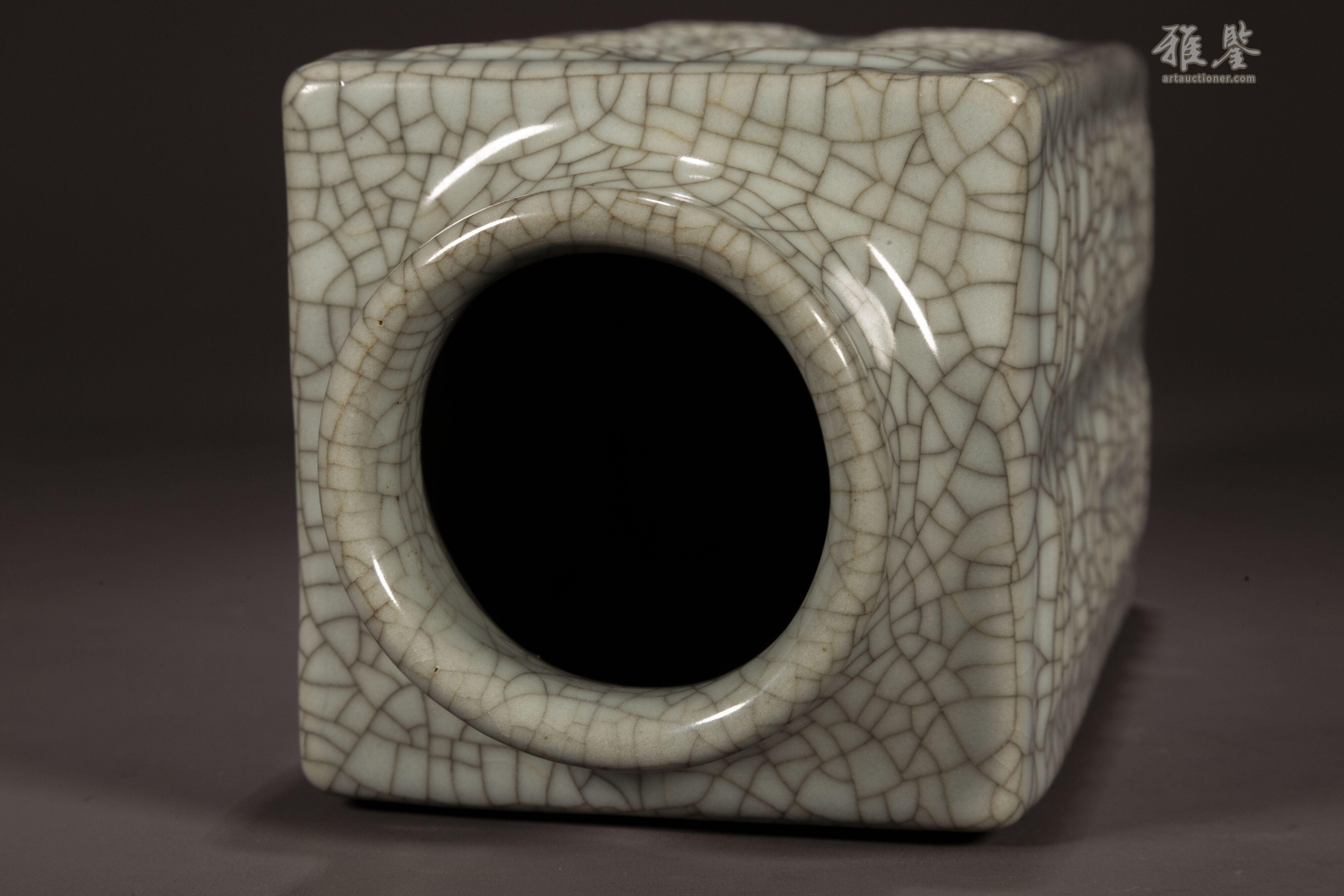 仿哥釉八卦紋琮式瓶_LOT.11_拍品详情_雅鉴艺术网拍品详情