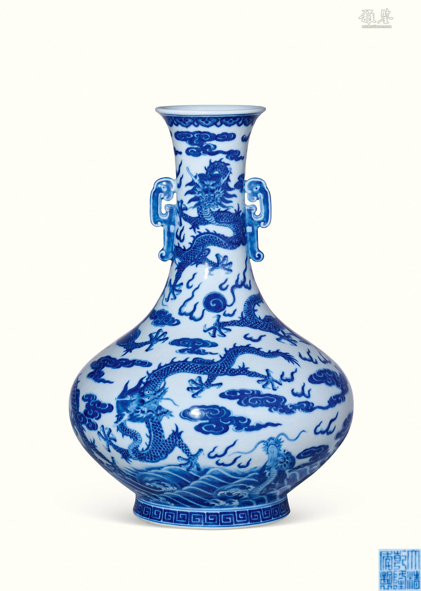 染付 吉祥 龍紋 両耳花瓶 「大清乾隆年製」銘 明清時代 高さ約20.8cm