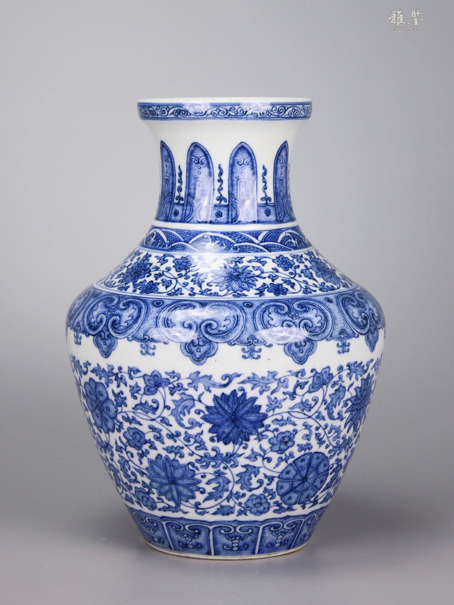 中国大清乾隆年製青花缠枝花紋双耳 尊、高约33.5cm x径22x口径13cm、 清乾隆青花缠枝花卉纹盘口尊_LOT.25699_拍品详情_雅鉴艺术网拍品详情