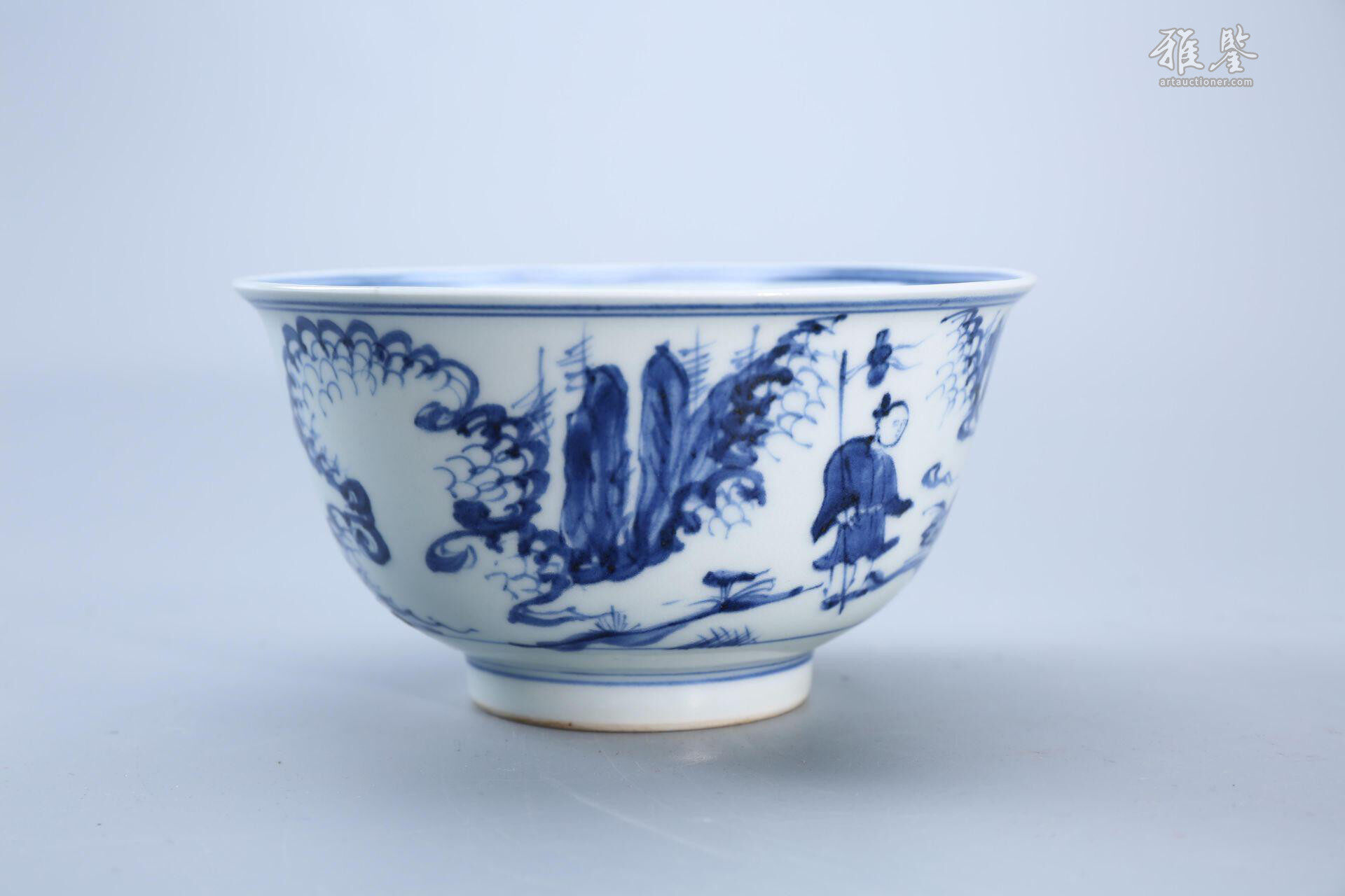 大明宣德年製款青花花纹碗。青と白の花柄。 大明宣德年製款青花花纹碗