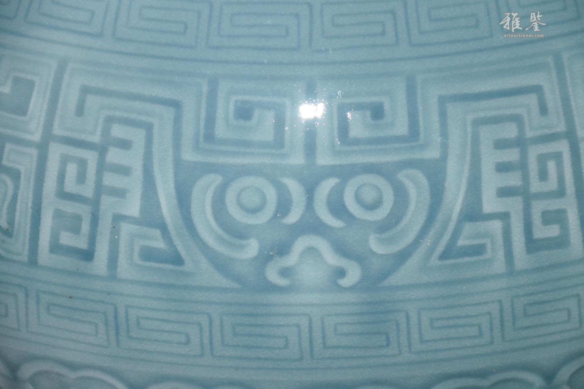 清乾隆天蓝釉浅雕饕餮纹荸荠瓶_LOT.26152_拍品详情_雅鉴艺术网拍品详情