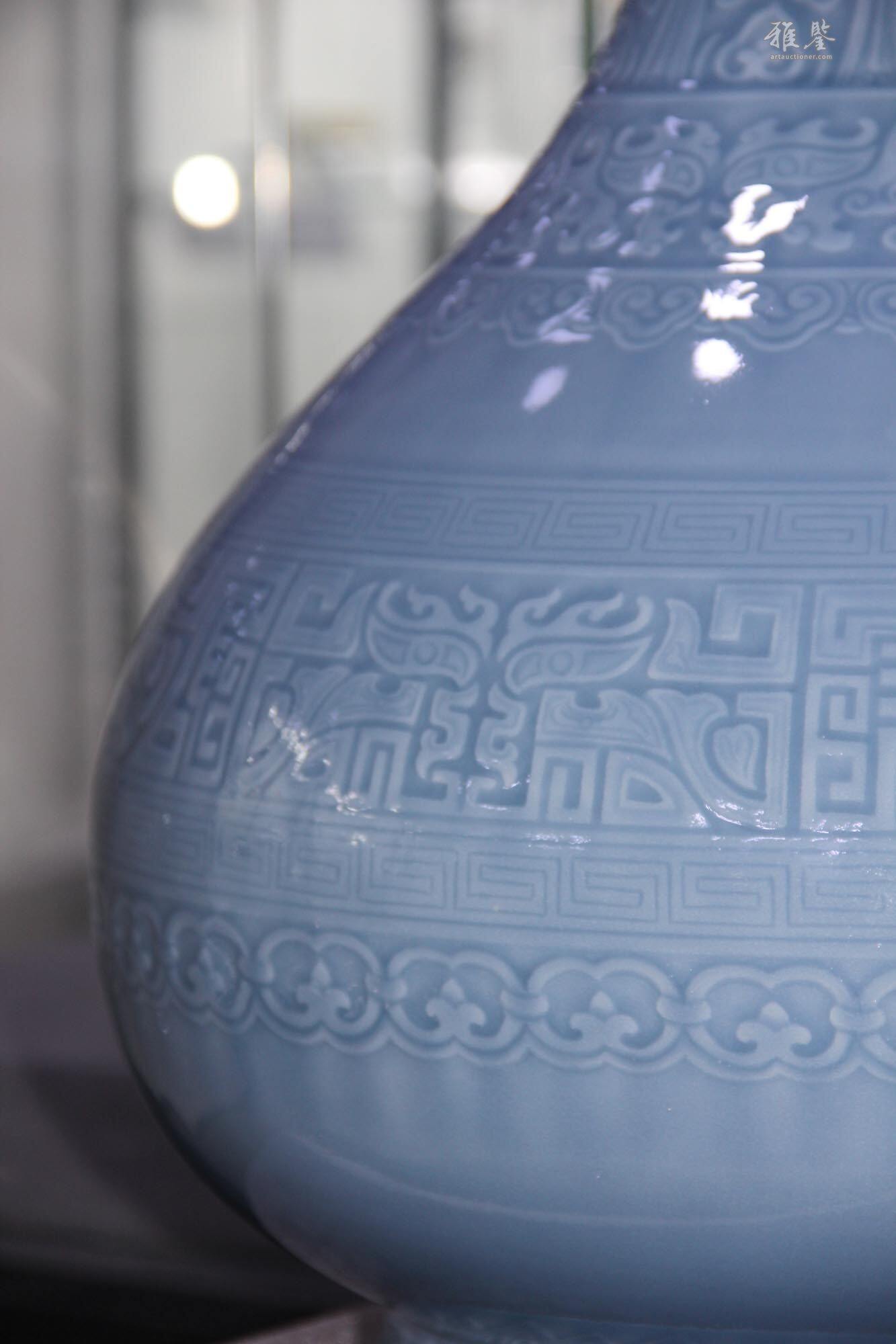 清乾隆天蓝釉浅雕饕餮纹荸荠瓶_LOT.26152_拍品详情_雅鉴艺术网拍品详情