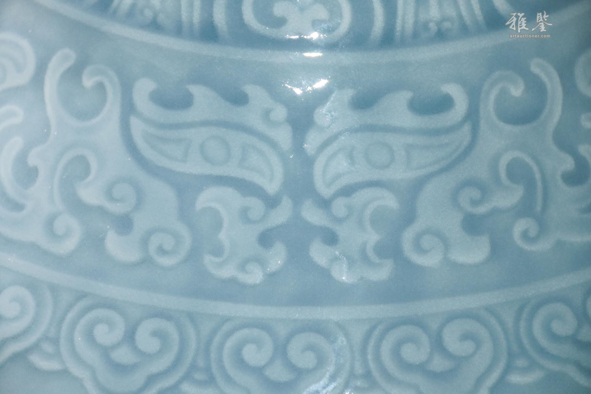清乾隆天蓝釉浅雕饕餮纹荸荠瓶_LOT.26152_拍品详情_雅鉴艺术网拍品详情